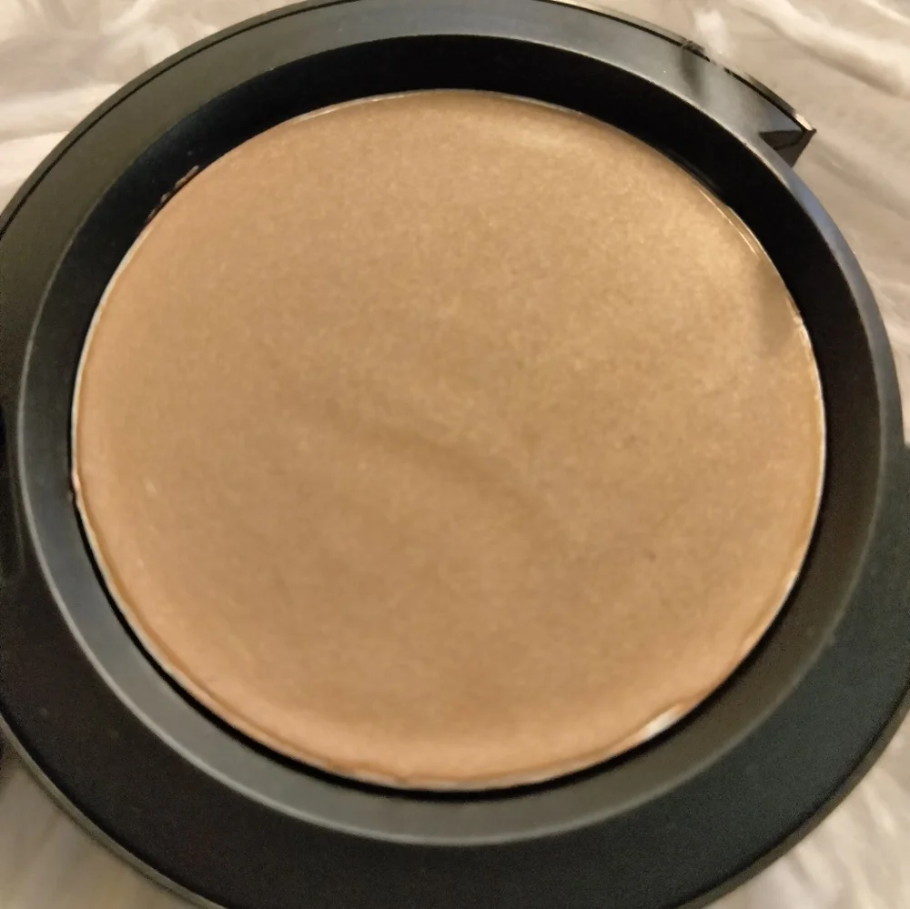 🆕 Mac Cream Color Base Fawntastic (Frost)